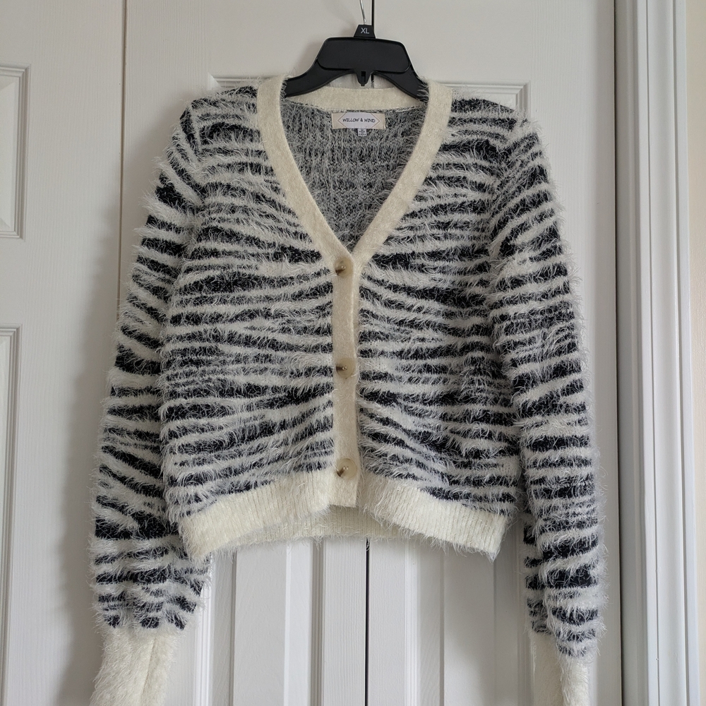 Willow & Wind Black and White Cardigan